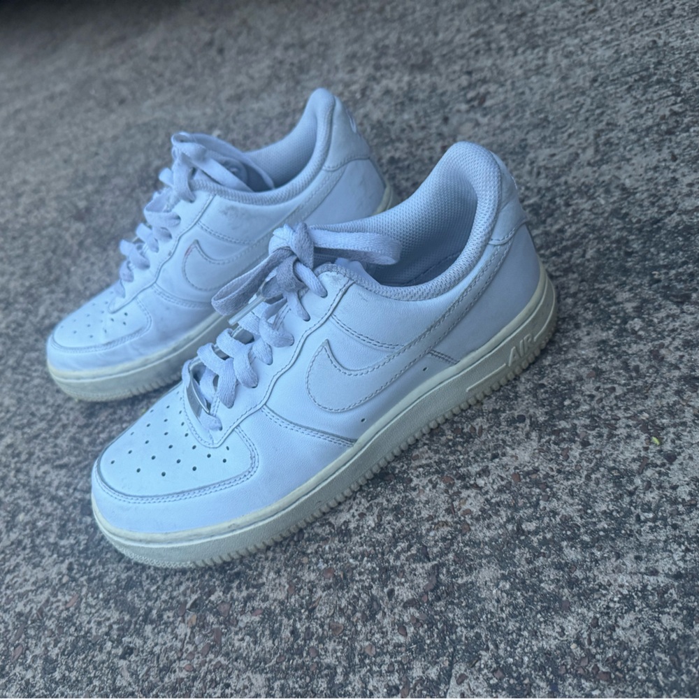 Women’s Nike Air Forces All white